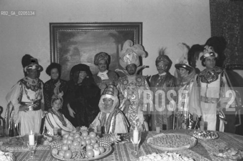 VENEZIA 1982 FESTA A PALAZZO © CARNEVALE MASCHERE FENICE DIRETTORE ARTISTISTICO ITALO GOMEZ CONTESSA MIRANDA BERGAMO FESTA