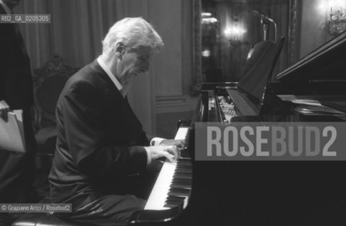 VENEZIA 1984 DIRETTORE DORCHESTRA PETER MAAG CHE SUONA IL PIANOFORTE © ARCHIVIO Graziano Arici/Rosebud2  TEATRO LA FENICE MUSICA