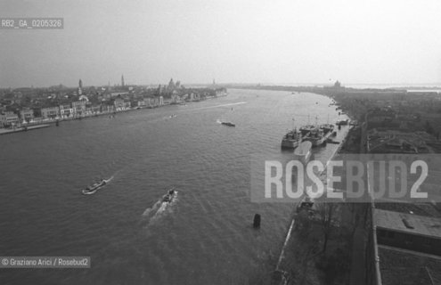 VENEZIA 1984 VEDUTA DALLALTO DELLA TORRE DEL MULINO STUCKY © ARCHIVIO Graziano Arici/Rosebud2   ARCHEOLOGIA INDUSTRIALE MULINO STUCKY PRE-INCENDIO INTERNI GIUDECCA