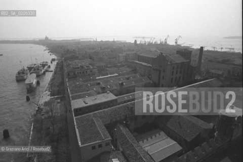 VENEZIA 1984 VEDUTA DALLALTO DAL MULINO STUCKY © ARCHIVIO Graziano Arici/Rosebud2   ARCHEOLOGIA INDUSTRIALE MULINO STUCKY PRE-INCENDIO GIUDECCA