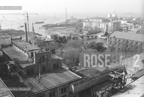 VENEZIA 1984 VEDUTA DALLALTO MULINO STUCKY © ARCHIVIO Graziano Arici/Rosebud2   ARCHEOLOGIA INDUSTRIALE MULINO STUCKY PRE-INCENDIO GIUDECCA