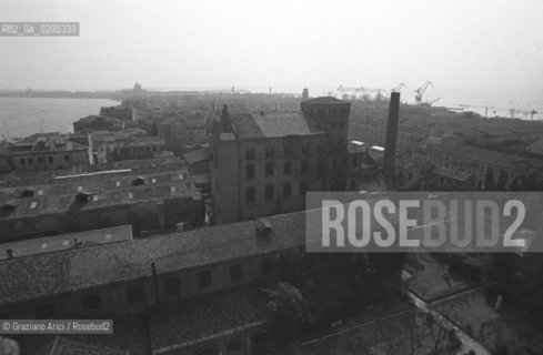 VENEZIA 1984 VEDUTA DALLALTO MULINO STUCKY © ARCHIVIO Graziano Arici/Rosebud2   ARCHEOLOGIA INDUSTRIALE MULINO STUCKY PRE-INCENDIO GIUDECCA