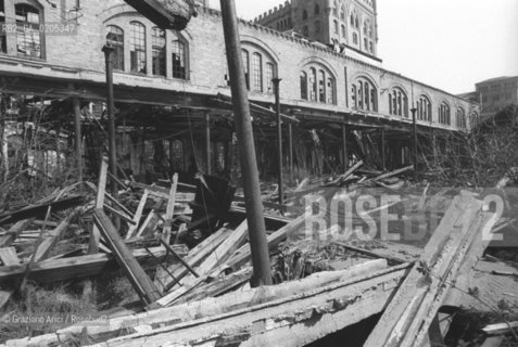 VENEZIA 1984 ESTERNI MULINO STUCKY © ARCHIVIO Graziano Arici/Rosebud2   ARCHEOLOGIA INDUSTRIALE MULINO STUCKY PRE-INCENDIO INTERNI GIUDECCA