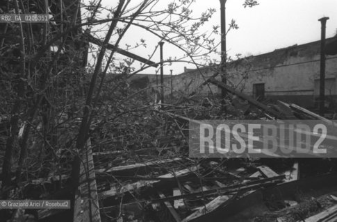 VENEZIA 1984 CORTILE ESTERNO MULINO STUCKY © ARCHIVIO Graziano Arici/Rosebud2   ARCHEOLOGIA INDUSTRIALE MULINO STUCKY PRE-INCENDIO INTERNI GIUDECCA