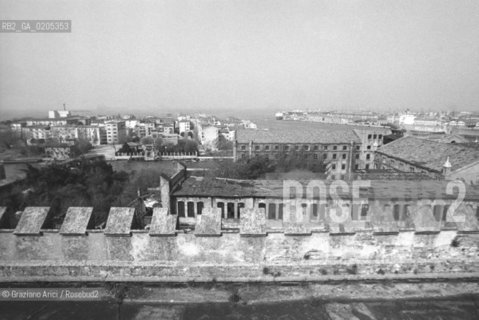 VENEZIA 1984 VEDUTA DALLALTO MULINO STUCKY © ARCHIVIO Graziano Arici/Rosebud2   ARCHEOLOGIA INDUSTRIALE MULINO STUCKY PRE-INCENDIO GIUDECCA