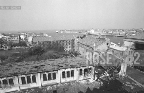 VENEZIA 1984 VEDUTA DALLALTO MULINO STUCKY © ARCHIVIO Graziano Arici/Rosebud2   ARCHEOLOGIA INDUSTRIALE MULINO STUCKY PRE-INCENDIO GIUDECCA