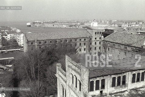 VENEZIA 1984 VEDUTA DALLALTO MULINO STUCKY © ARCHIVIO Graziano Arici/Rosebud2   ARCHEOLOGIA INDUSTRIALE MULINO STUCKY PRE-INCENDIO GIUDECCA