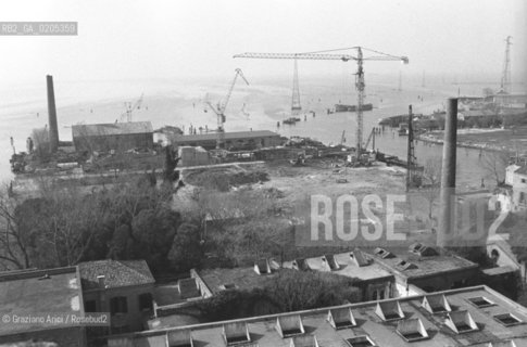 VENEZIA 1984 VEDUTA DALLALTO MULINO STUCKY © ARCHIVIO Graziano Arici/Rosebud2   ARCHEOLOGIA INDUSTRIALE MULINO STUCKY PRE-INCENDIO SACCA SAN MATTIA GIUDECCA