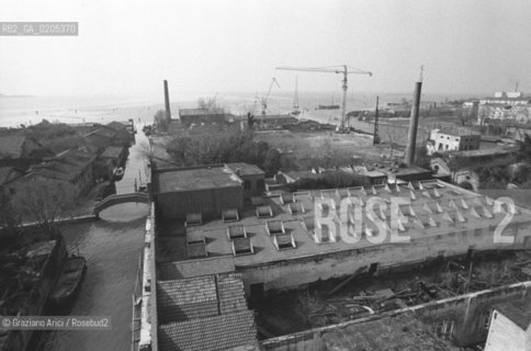 VENEZIA 1984 VEDUTA DALLALTO MULINO STUCKY © ARCHIVIO Graziano Arici/Rosebud2   ARCHEOLOGIA INDUSTRIALE MULINO STUCKY PRE-INCENDIO GIUDECCA