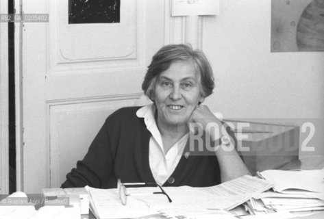 TRIESTE 1984 SCIENZIATA ASTRONOMA MARGHERITA HACK NEL SUO STUDIO © ARCHIVIO Graziano Arici/Rosebud2  OSSERVATORIO ASTRONOMICO TRIESTE