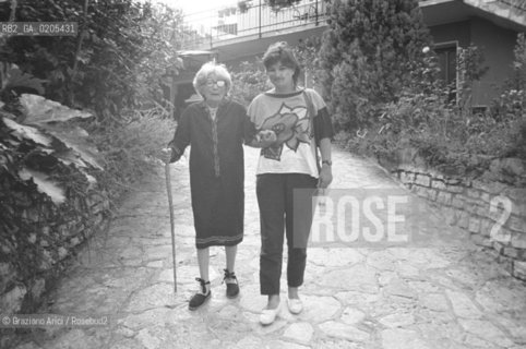 1985 MADRE DEL FOTOGRAFO MAR SMITH E MOGLIE © ARCHIVIO Graziano Arici/Rosebud2 
