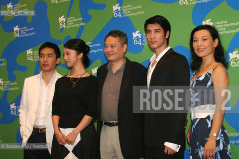 30_08_2007 - VENICE - 64TH FILM FESTIVAL - FILM FILM LUST, CAUTION LEFT TO RIGHT: ACTOR WANG LEEHOM, ACTRESS TANG WEI, THE DIRECTOR ANG LEE, ACTOR TONY LEUNG AND THE ACTRESS JOAN CHEN ©Graziano Arici/Rosebud2