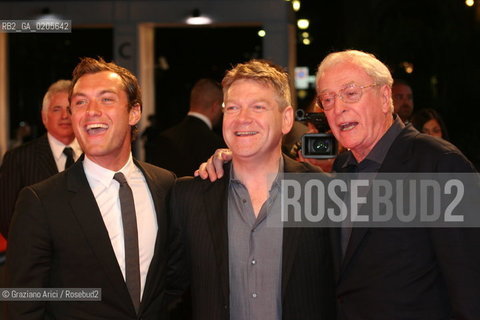 30_08_2007 - VENICE - 64TH FILM FESTIVAL - RED CARPET FILM SLEUTH RIGHT TO LEFT: THE ACTOR MICHAEL CAINE WITH THE DOIRECTOR KENNETH BRANAGH AND THE ACTOR JUDE LAW ©Graziano Arici/Rosebud2