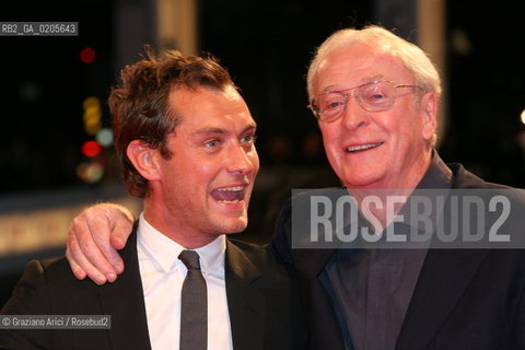 30_08_2007 - VENICE - 64TH FILM FESTIVAL - RED CARPET FILM SLEUTH RIGHT TO LEFT: THE ACTOR MICHAEL CAINE WITH THE ACTOR JUDE LAW ©Graziano Arici/Rosebud2