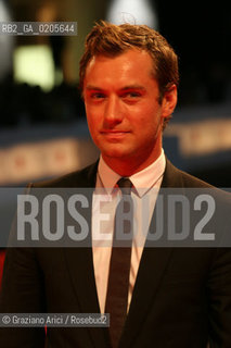 30_08_2007 - VENICE - 64TH FILM FESTIVAL - RED CARPET FILM SLEUTH THE ACTOR JUDE LAW ©Graziano Arici/Rosebud2