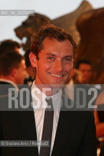 30_08_2007 - VENICE - 64TH FILM FESTIVAL - RED CARPET FILM SLEUTH THE ACTOR JUDE LAW ©Graziano Arici/Rosebud2