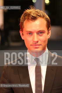 30_08_2007 - VENICE - 64TH FILM FESTIVAL - RED CARPET FILM SLEUTH THE ACTOR JUDE LAW ©Graziano Arici/Rosebud2