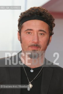 01_09_2007 - VENICE - 64TH FILM FESTIVAL - RED CARPET FILM LES AMOURS DASTREE ET CELADON - THE SINGER FEDERICO ZAMPAGLIONE ©Graziano Arici/Rosebud2