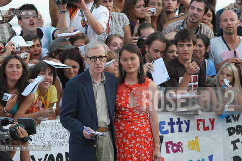 02_09_2007 - VENICE - 64TH FILM FESTIVAL - RED CARPET FILM CASSANDRAS DREAM - THE DIRECTOR WOODY ALLEN WITH HIS WIFE SOON-YI PREVIN ©Graziano Arici/Rosebud2 FANS