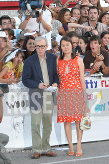 02_09_2007 - VENICE - 64TH FILM FESTIVAL - RED CARPET FILM CASSANDRAS DREAM - THE DIRECTOR WOODY ALLEN WITH HIS WIFE SOON-YI PREVIN ©Graziano Arici/Rosebud2