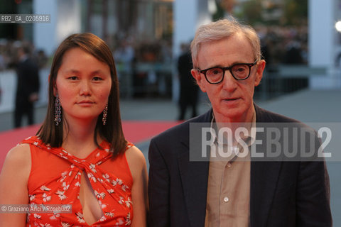 02_09_2007 - VENICE - 64TH FILM FESTIVAL - RED CARPET FILM CASSANDRAS DREAM - THE DIRECTOR WOODY ALLEN WITH HIS WIFE SOON-YI PREVIN ©Graziano Arici/Rosebud2