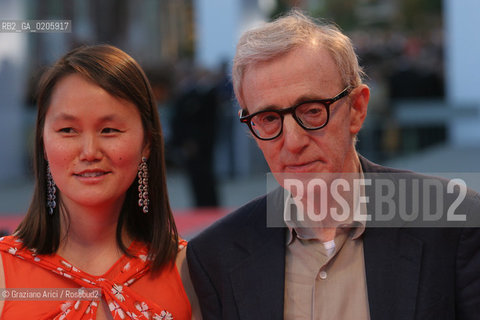 02_09_2007 - VENICE - 64TH FILM FESTIVAL - RED CARPET FILM CASSANDRAS DREAM - THE DIRECTOR WOODY ALLEN WITH HIS WIFE SOON-YI PREVIN ©Graziano Arici/Rosebud2