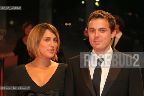 02_09_2007 - VENICE - 64TH FILM FESTIVAL - FILM THE ASSASINATION OF JESSE JAMES BY THE COWARD ROBERT FORD - THE ACTOR CASEY AFFLECK WITH HIS WIFE ©Graziano Arici/Rosebud2