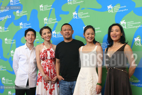 03_09_2007 - VENICE - 64TH FILM FESTIVAL - FILM TAIYANG ZHAOCHANG SHENGQI (THE SUN ALSO RISES) - LEFT TO RIGHT: ACTOR JAYCEE CHAN, ACTRESS KONG WEI, DIRECTOR AND ACTOR JIANG WEN, ACTRESS ZHOU YUN, ACTRESS JOAN CHEN. ©Graziano Arici/Rosebud2