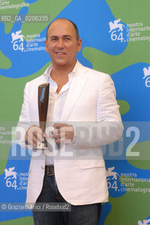 08_09_2007 - VENICE - 64TH FILM FESTIVAL - PER LO STILE PERSOL AWARD - THE WINNER FERZAN OZPETEK ©Graziano Arici/Rosebud2