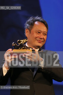 08_09_2007 - VENICE - 64TH FILM FESTIVAL - OFFICIAL AWARDS - GOLDEN LION FOR BEST FILM: SE, JIE (LUST, CAUTION), THE DIRECTOR ANG LEE ©Graziano Arici/Rosebud2