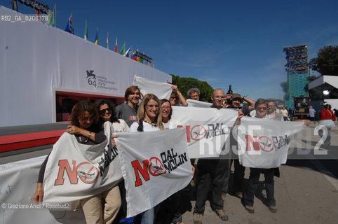 08_09_2007 - VENICE - 64TH FILM FESTIVAL - DEMONSTRATION AGAINST THE NEW US MILITAR BASE IN VICENZA DAL MOLIN ©Graziano Arici/Rosebud2