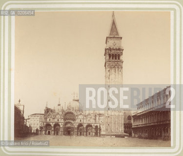 -VENEZIA, P.BERTOJA, PIAZZA S.MARCO , SENZA DATA. STAMPA ALLALBUMINA  INCOLLATA SU CARTONE, CM 26X21 CONTENUTE ALLINTERNO DELLALBUM RICORDO DI VENEZIA. ©ARCHIVIO Graziano Arici/Rosebud2   FOTOANTICHE.-VENICE, P.BERTOJA, PIAZZA S.MARCO, UNDATED. ALBUMEN PHOTOGRAPH  MOUNTED ON CARDBOARD, CM 26X21 ©Graziano Arici/Rosebud2 