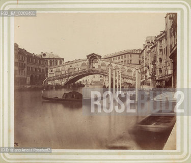 -VENEZIA, P.BERTOJA, PONTE DI RIALTO, SENZA DATA. STAMPA ALLALBUMINA  INCOLLATA SU CARTONE, CM 26X21 CONTENUTE ALLINTERNO DELLALBUM RICORDO DI VENEZIA. ©ARCHIVIO Graziano Arici/Rosebud2   FOTOANTICHE.-VENICE, P.BERTOJA, PONTE DI RIALTO, UNDATED. ALBUMEN PHOTOGRAPH  MOUNTED ON CARDBOARD, CM 26X21 ©Graziano Arici/Rosebud2 