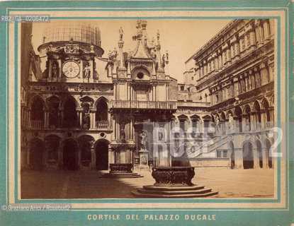 -VENEZIA, EDIZIONI TESTOLINI, CORTILE INTERNO DI PALAZZO DUCALE, SENZA DATA. STAMPA ALLALBUMINA INCOLLATA SU CARTONE CONTENUTA NELLALBUM A SOFFIETTO RICORDO DI VENEZIA, CM 15,3X11,7  ©ARCHIVIO Graziano Arici/Rosebud2  FOTOANTICHE.-VENICE, EDIZIONI TESTOLINI, CORTILE INTERNO DI PALAZZO DUCALE, UNDATED. ALBUMEN PHOTOGRAPH MOUNTED ON CARDBOARD IN THE ALBUM RICORDO DI VENEZIA, CM 15,3X11,7 ©Graziano Arici / rosebud2