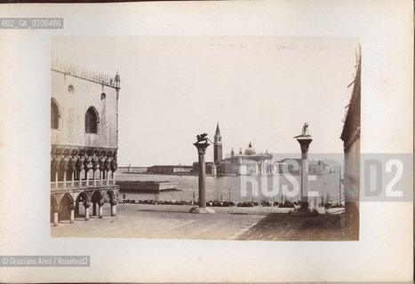 -VENEZIA, SENZA INDICAZIONE DAUTORE, PIAZZETTA DI S. MARCO E ISOLA DI S. GIORGIO, SENZA DATA. STAMPA ALLALBUMINA INCOLLATA SU CARTONE, CM 20,6X14,4 CONTENUTE ALLINTERNO DELLALBUM RICORDO DI VENEZIA (PICCOLO). ©ARCHIVIO Graziano Arici/Rosebud2   FOTOANTICHE.-VENICE, NO AUTHOR S INDICATION, PIAZZETTA DI S. MARCO E ISOLA DI S. GIORGIO, UNDATED.ALBUMEN PHOTOGRAPH  MOUNTED ON CARDBOARD, CM 20,6X14,4 ©Graziano Arici/Rosebud2 