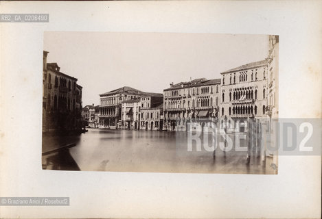 -VENEZIA, SENZA INDICAZIONE DAUTORE, CANAL GRANDE, SENZA DATA. STAMPA ALLALBUMINA INCOLLATA SU CARTONE, CM 20,6X14,4 CONTENUTE ALLINTERNO DELLALBUM RICORDO DI VENEZIA (PICCOLO). ©ARCHIVIO Graziano Arici/Rosebud2   FOTOANTICHE.-VENICE, NO AUTHOR S INDICATION, CANAL GRANDE, UNDATED.ALBUMEN PHOTOGRAPH  MOUNTED ON CARDBOARD, CM 20,6X14,4 ©Graziano Arici/Rosebud2 