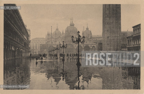 -VENEZIA, SENZA INDICAZIONE DAUTORE, ALTA MAREA IN PIAZZA S.MARCO, SENZA DATA. CARTOLINA POSTALE, CM 14X9 ©ARCHIVIO Graziano Arici/Rosebud2  FOTOANTICHE.-VENICE, NO AUTHORS INDICATION, ALTA MAREA IN PIAZZA S.MARCO, UNDATED. POSTCARD, CM 14X9 ©Graziano Arici/Rosebud2 