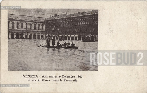 -VENEZIA, SENZA INDICAZIO DAUTORE, ALTA MAREA 6 DICEMBRE 1903 - PIAZZA S.MARCO VERSO LE PROCURATIE, 1903. CARTOLINA POSTALE, CM 14X8,9 ©ARCHIVIO Graziano Arici/Rosebud2  FOTOANTICHE.-VENICE, NO AUTHORS INDICATION, ALTA MAREA 6 DICEMBRE 1903 - PIAZZA S.MARCO VERSO LE PROCURATIE, 1903. POSTCARD, CM 14X8,9 ©Graziano Arici/Rosebud2 