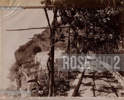 -VENEZIA, EDIZIONI BROGI, CONTORNI DI NAPOLI-AMALFI-PERGOLATO CON VISTA DEL CONVENTO DEI CAPPUCCINI, SENZA DATA. STAMPA ALLALBUMINA INCOLLATA SU CARTONE, CM 25X19,8 ©ARCHIVIO Graziano Arici/Rosebud2  FOTOANTICHE.-VENICE, EDIZIONI BROGI, CONTORNI DI NAPOLI-AMALFI-PERGOLATO CON VISTA DEL CONVENTO DEI CAPPUCCINI, UNDATED. ALBUMEN PHOTOGRAPH MOUNTED ON CARDBOARD, CM 25X19,8 ©Graziano Arici/Rosebud2 