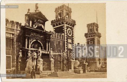 -VENEZIA, P. BERTOJA, ENTRATA DELLARSENALE, 1860 C.A. STAMPA ALLALBUMINA INCOLLATA SU CARTONE, CARTE DE VISITE, CM 6,1X9,5  ©ARCHIVIO Graziano Arici/Rosebud2  FOTOANTICHE.-VENICE, P. BERTOJA, ENTRATA DELLARSENALE, 1860 C.A. ALBUMEN PHOTOGRAPH MOUNTED ON CARDBOARD, CARTE DE VISITE CM 6,1X9,5 ©Graziano Arici/Rosebud2 