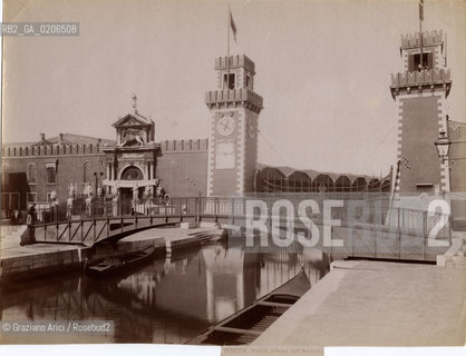 -VENEZIA, SENZA INDICAZIONE DAUTORE, VEDUTA ESTERNA DELLARSENALE, SENZA DATA. STAMPA ALLALBUMINA, CM 25X18,6 ©ARCHIVIO Graziano Arici/Rosebud2  FOTOANTICHE.-VENICE, NO AUTHORS INDICATION, VEDUTA ESTERNA DELLARSENALE, UNDATED. ALBUMEN PHOTOGRAPH, CM 25X18,6 ©Graziano Arici/Rosebud2 