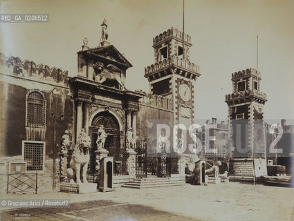 -VENEZIA, CARLO NAYA PIAZZA S. MARCO DA 75 A 79 BIS, ENTRATA DELLARSENALE, SENZA DATA. STAMPA ALLALBUMINA  INCOLLATA SU CARTONE, CM 36X27,3 ©ARCHIVIO Graziano Arici/Rosebud2   FOTOANTICHE.-VENICE, CARLO NAYA PIAZZA S. MARCO DA 75 A 79 BIS, ENTRATA DELLARSENALE, UNDATED. ALBUMEN PHOTOGRAPH  MOUNTED ON CARDBOARD, CM 36X27,3 ©Graziano Arici / rosebud2