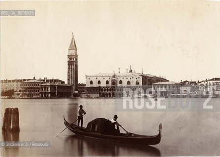 -VENEZIA, SENZA INDICAZIONE DAUTORE, BACINO DI S.MARCO, SENZA DATA. STAMPA ALLALBUMINA, CM 17,8X12,7 ©ARCHIVIO Graziano Arici/Rosebud2  GONDOLA FOTOANTICHE.-VENICE, NO AUTHORS INDICATION, BACINO DI S.MARCO, UNDATED. ALBUMEN PHOTOGRAPH, CM 17,8X12,7 ©Graziano Arici/Rosebud2 