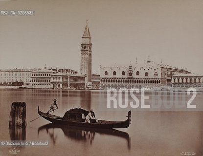 -VENEZIA, CARLO NAYA, IL MOLO,ANTE 1873. STAMPA ALLALBUMINA  INCOLLATA SU CARTONE, CM 35,4X26,2 ©ARCHIVIO Graziano Arici/Rosebud2  BACINO S. MARCO, GONDOLA, FOTOANTICHE.-VENICE, CARLO NAYA, IL MOLO, ANTE 1873. ALBUMEN PHOTOGRAPH  MOUNTED ON CARDBOARD, CM 35,4X26,2 ©Graziano Arici / rosebud2