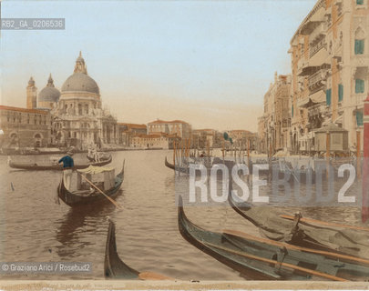 -VENEZIA, PAOLO SALVIATI, CANAL GRANDE DA CALLE VALLARESSO, SENZA DATA. STAMPA ALLALBUMINA COLORATA A MANO INCOLLATA SU CARTONE, CM 21,7X19,1 ©ARCHIVIO Graziano Arici/Rosebud2  GONDOLA FOTOANTICHE.-VENICE, PAOLO SALVIATI, CANAL GRANDE DA CALLE VALLARESSO, UNDATED. ALBUMEN PHOTOGRAPH HAND COLORED MOUNTED ON CARDBOARD, CM 21,7X19,1 ©Graziano Arici/Rosebud2 