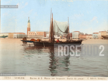 -VENEZIA, CARLO NAYA, BACINO S. MARCO CON BRAGOZZO, SENZA DATA. STAMPA ALLALBUMINA COLORATA A MANO, CM 13,6X10  ©ARCHIVIO Graziano Arici/Rosebud2  BARCA DA PESCA, FOTOANTICHE.-VENICE, CARLO NAYA, BACINO S. MARCO CON BRAGOZZO, UNDATED. ALBUMEN PHOTOGRAPH HAND COLORED, CM 13,6X10 ©Graziano Arici / rosebud2