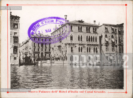 -VENEZIA, SENZA INDICAZIONE DAUTORE, NUOVO PALAZZO SUL CANAL GRANDE DEL GRAND HOTEL DITALIE, SENZA DATA. STAMPA TIPOGRAFICA CONTENUTA ALLINTERNO DELLALBUM A SOFFIETTO SOUVENIR DU GRAND HOTEL DITALIE BAUER, VENISE BAUER-GRUNWALD 24 MAGGIO 1903 IN OMAGGIO PER I CLIENTI, CM 14,7X10,9  ©ARCHIVIO Graziano Arici/Rosebud2  FOTOANTICHE.-VENICE, NO AUTHORS INDICATION, NUOVO PALAZZO SUL CANAL GRANDE DEL GRAND HOTEL DITALIE,  UNDATED. TYPOGRAPHICAL PRINT, CM 14,7X10,9 ©Graziano Arici / rosebud2