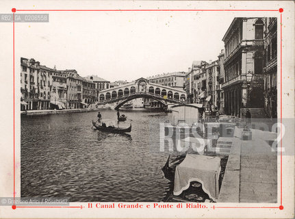 -VENEZIA, SENZA INDICAZIONE DAUTORE, CANAL GRANDE E PONTE DI RIALTO, SENZA DATA. STAMPA TIPOGRAFICA CONTENUTA ALLINTERNO DELLALBUM A SOFFIETTO SOUVENIR DU GRAND HOTEL DITALIE BAUER, VENISE BAUER-GRUNWALD 24 MAGGIO 1903, IN OMAGGIO PER I CLIENTI, CM 14,7X10,9  ©ARCHIVIO Graziano Arici/Rosebud2  GONDOLA FOTOANTICHE.-VENICE, NO AUTHORS INDICATION, CANAL GRANDE E PONTE DI RIALTO, UNDATED. TYPOGRAPHICAL PRINT, CM 14,7X10,9 ©Graziano Arici/Rosebud2 