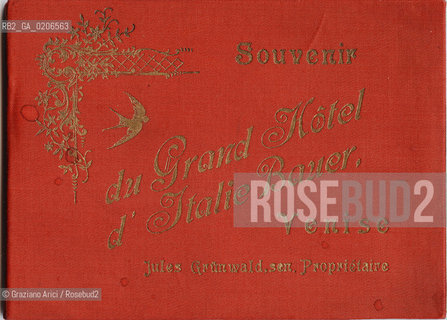 -VENEZIA, SENZA INDICAZIONE DAUTORE, COPERTINA, 3 MAGGIO 1902. STOFFA, ALBUM A SOFFIETTO SOUVENIR DU GRAND HOTEL DITALIE BAUER, VENISE BAUER-GRUNWALD, CM 15,7X12,4   ©ARCHIVIO Graziano Arici/Rosebud2  FOTOANTICHE.-VENICE, NO AUTHORS INDICATION, COPERTINA, 3 MAGGIO 1902, UNDATED. CLOTH, CM 15,7X12,4  ©Graziano Arici / rosebud2