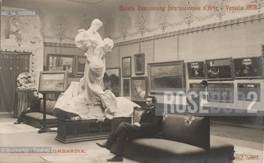 VENEZIA, SENZA INDICAZIONE DAUTORE, QUINTA ESPOSIZIONE INTERNAZIONALE DARTE - SALA LOMBARDIA, 1903. STAMPA AI SALI DARGENTO, CM 13,6X8,4 ©ARCHIVIO Graziano Arici/Rosebud2  FOTOANTICHE, BIENNALE.-VENICE, NO AUTHORS INDICATION, QUINTA ESPOSIZIONE INTERNAZIONALE DARTE - SALA LOMBARDIA, 1903.  SILVER SALT PRINT, CM 13,6X8,4 ©Graziano Arici/Rosebud2 